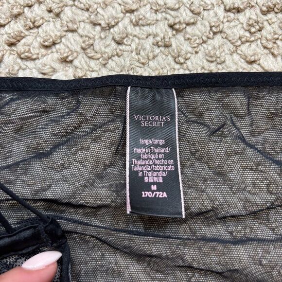 Two Pairs Ladies Victoria’s Secret Panties Size Medium - Picture 11 of 11